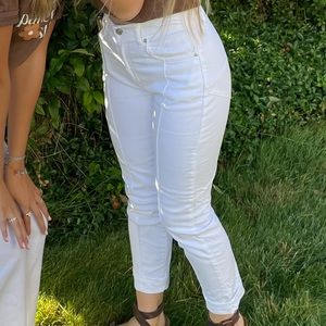 Venus Crops Optical White